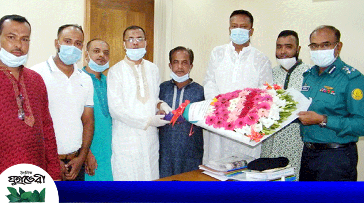 পুলিশ কমিশনারের সাথে ট্রাক মালিক-শ্রমিকদের সাক্ষাৎ