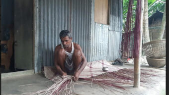 হস্তশিল্পের চলছে দুর্দিন, হারিয়ে যেতে বসেছে সিলেটের ঐতিহ্যবাহী শীতলপাটি