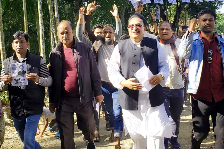 ১নং বাঘা ইউনিয়নে ঈগল প্রতীক নিয়ে স্বতন্ত্র প্রার্থী সরওয়ার হোসেনের গণসংযোগ