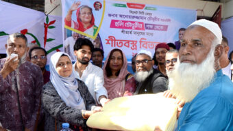 মেয়রপত্নী হলি চৌধুরীর উদ্যোগে শীতবস্ত্র বিতরণ