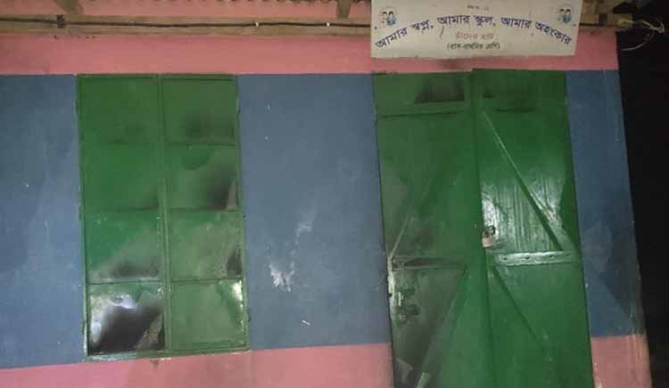 কমলগঞ্জে ভোটকেন্দ্রে পেট্রোল ঢেলে আগুন দেয়ার চেষ্টা
