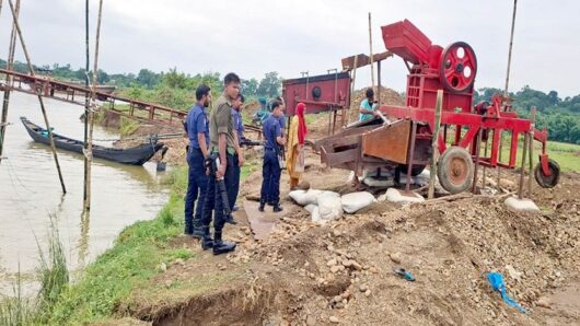 এবার লোভাছড়া পাথর কোয়ারিতে অভিযান, ৪টি ক্রাশার মেশিন ধ্বংস