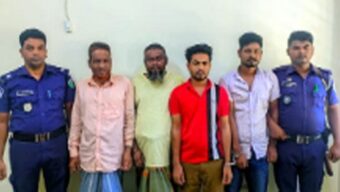 সাদা পাথরে লুট: যৌথবাহিনীর অভিযানে অস্ত্রসহ গ্রেপ্তার ৪