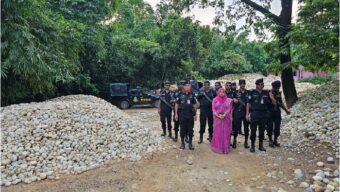 সিলেটে একদিনে আরও ৩৯ হাজার ঘনফুট পাথর উদ্ধার