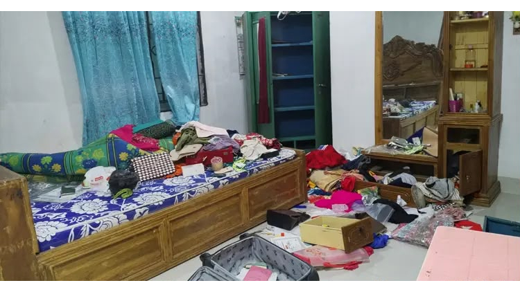 পূর্ব শত্রুতার জেরে প্রবাসীর বাড়িতে হামলা, বিদ্যুৎস্পৃষ্ট করে নারীকে হত্যার অভিযোগ