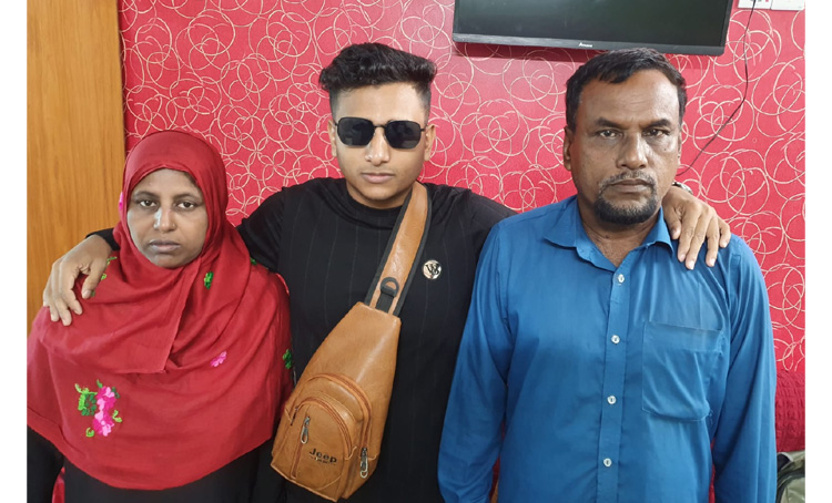 যুক্তরাজ্যপ্রবাসী ছেলেকে ত্যাজ্য ঘোষণা করলেন বাবা-মা