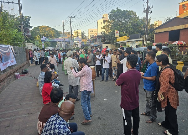 রবীন্দ্রনাথের গ্রাফিতিতে কালি: প্রতিবাদে সিলেটে ‘দৃপ্ত কণ্ঠে রবীন্দ্রসংগীত’
